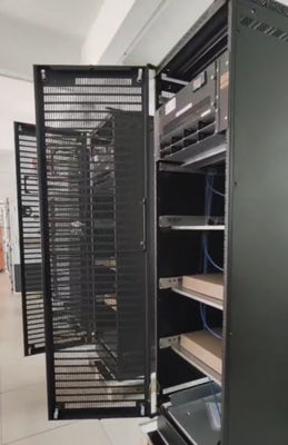 IP20 Wykonany na zamówienie 1000A 2000A 3000A Duża elektrownia 3-fazowy 380Vac 48Vdc Wewnętrzny system zasilania telekomunikacyjnego z modułem Flatpack2 48/3000HE Szafka FPC