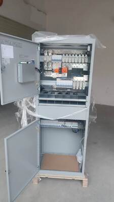 NetSure 731 48 V 600 A 36 kW System zasilania Vertiv Telecom CC2-X2 z szafą rozdzielczą AC