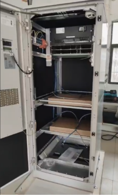 IP20 Wykonany na zamówienie 1000A 2000A 3000A Duża elektrownia 3-fazowy 380Vac 48Vdc Wewnętrzny system zasilania telekomunikacyjnego z modułem Flatpack2 48/3000HE Szafka FPC